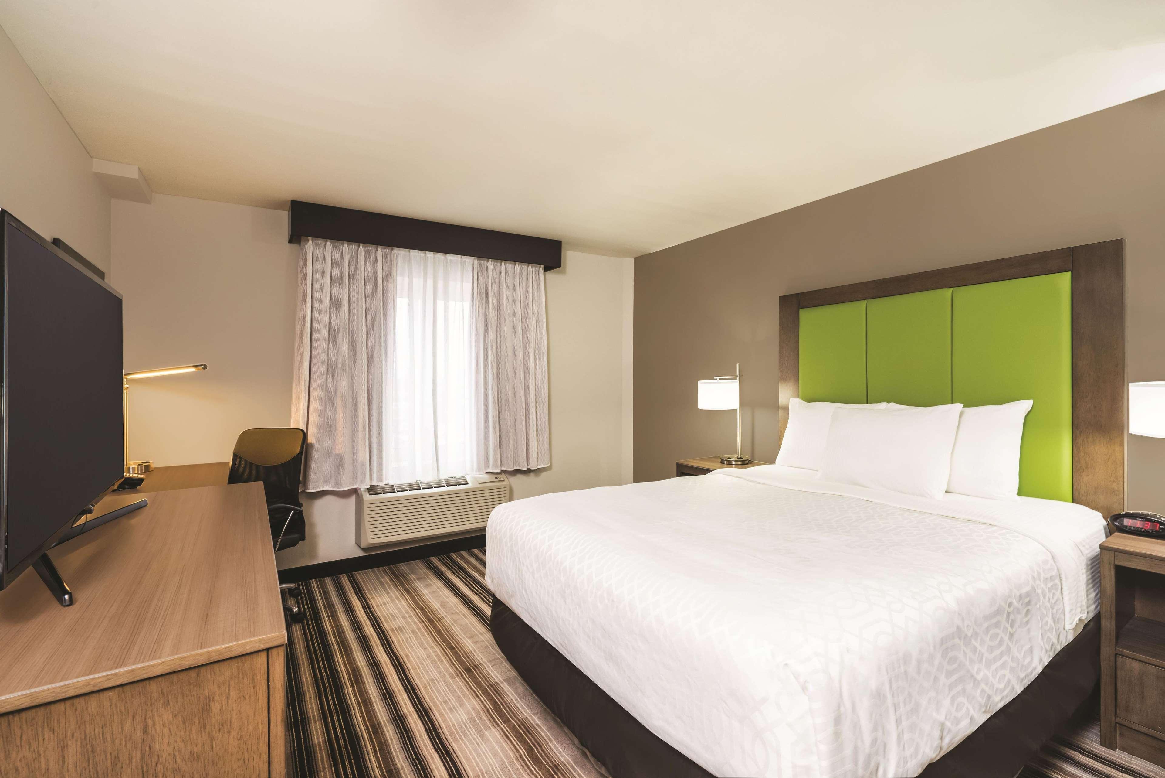 La Quinta By Wyndham Brooklyn Central New York Exterior photo