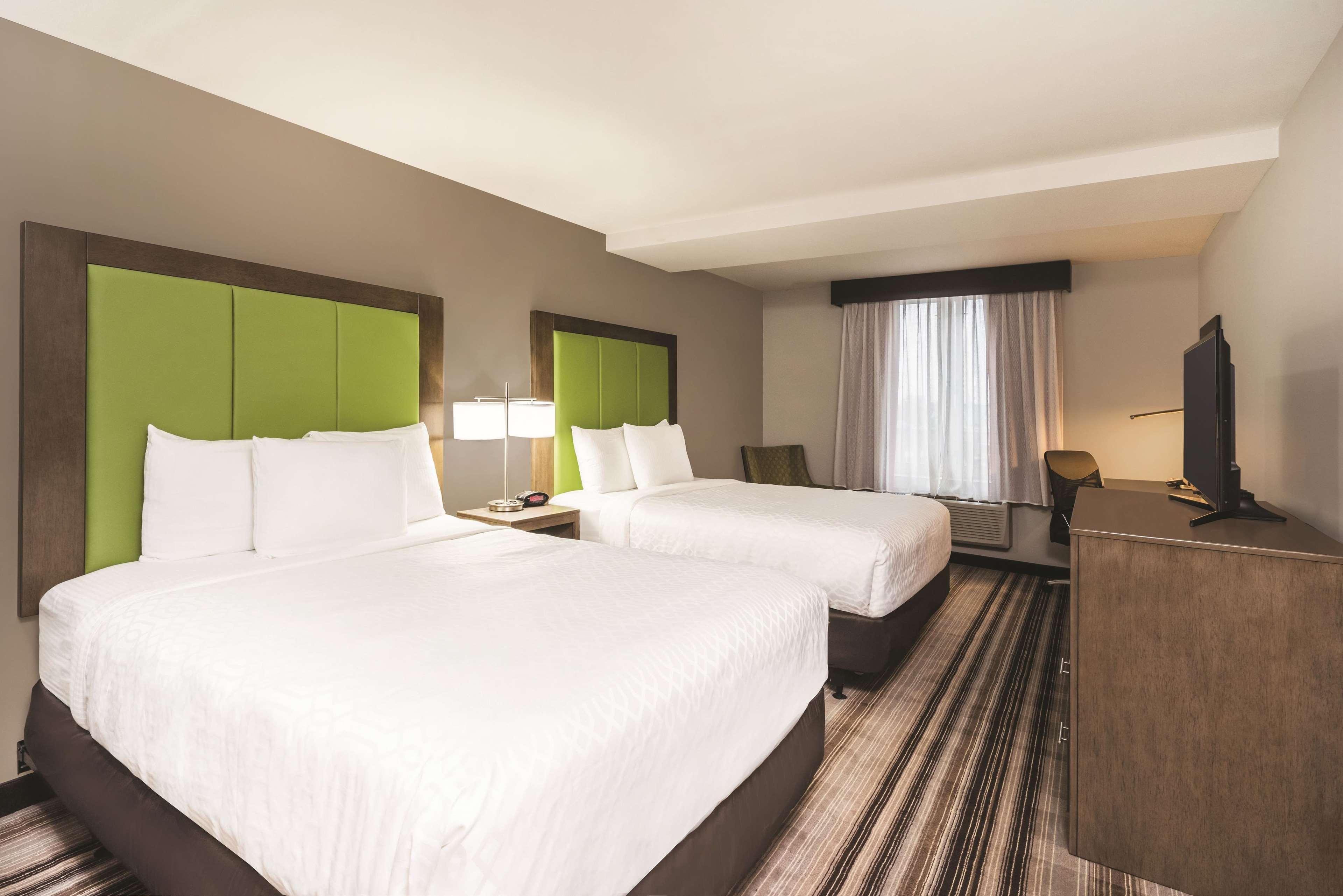 La Quinta By Wyndham Brooklyn Central New York Exterior photo