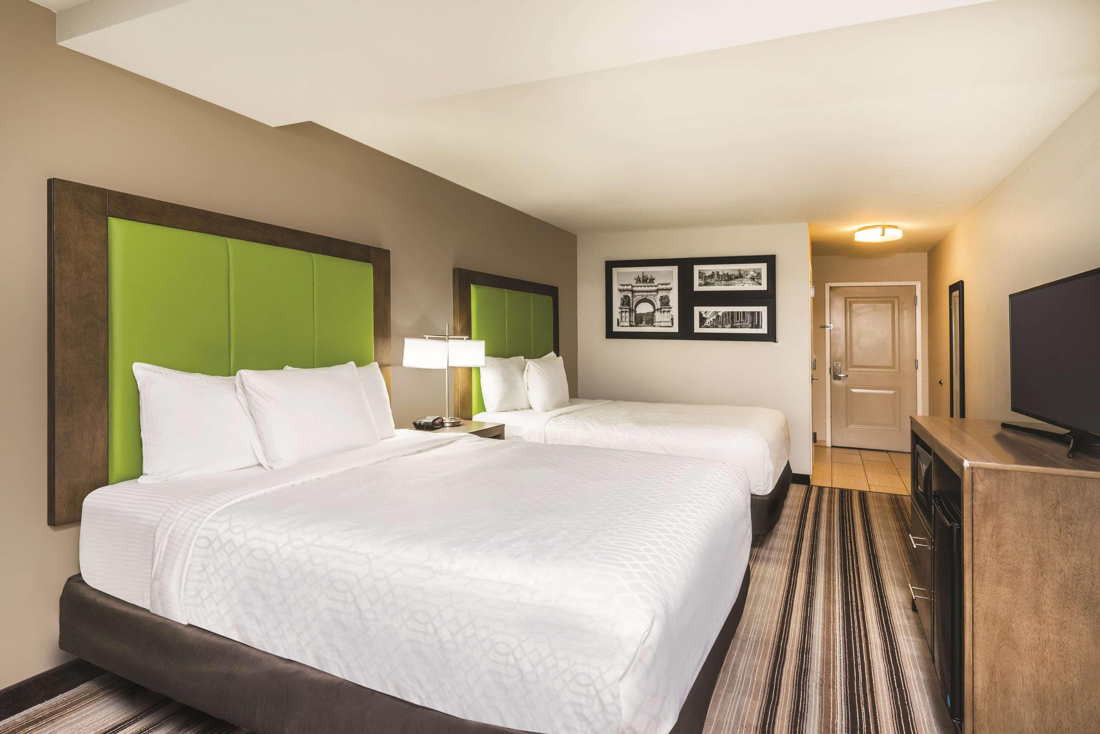 La Quinta By Wyndham Brooklyn Central New York Exterior photo