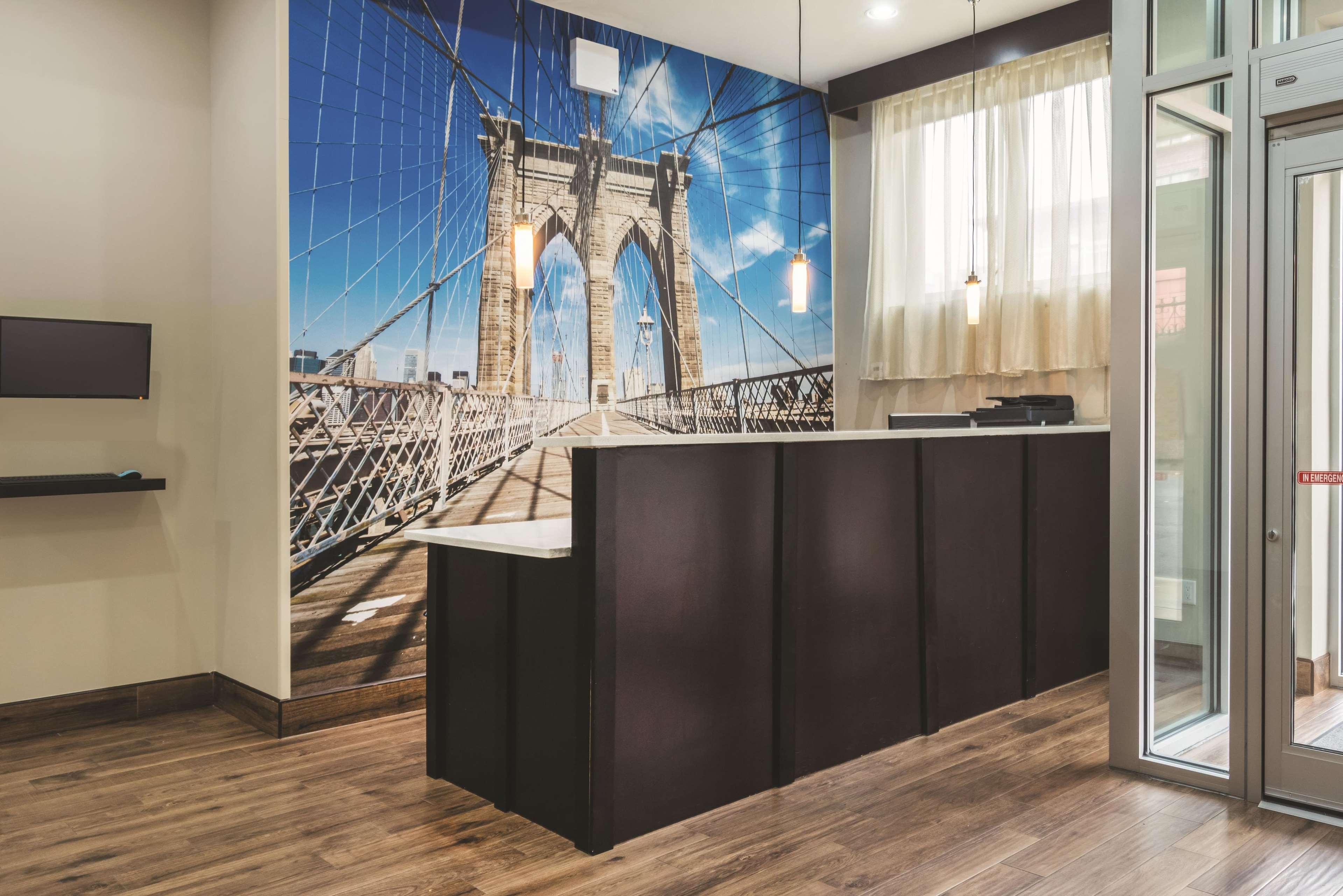 La Quinta By Wyndham Brooklyn Central New York Exterior photo