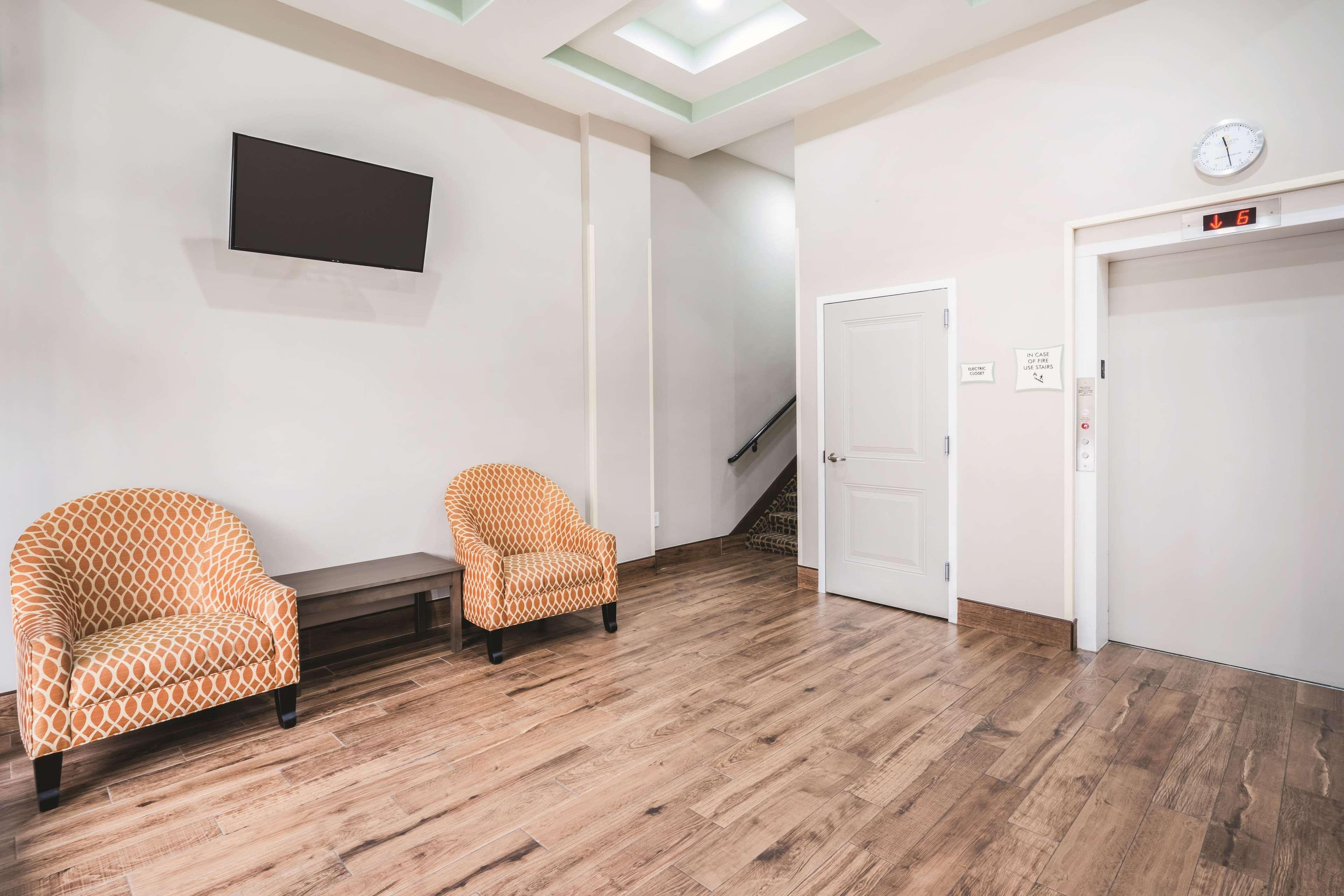 La Quinta By Wyndham Brooklyn Central New York Exterior photo