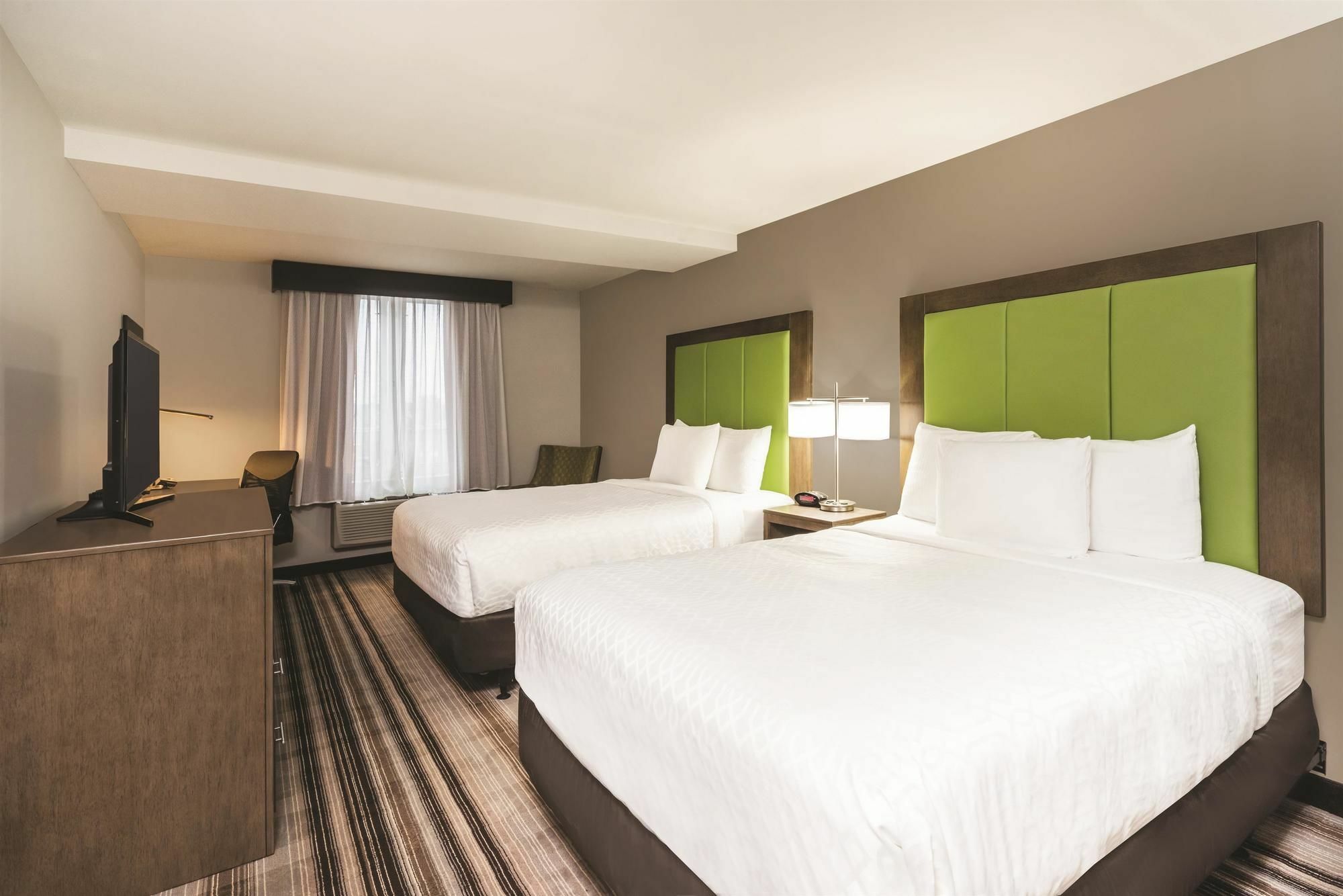 La Quinta By Wyndham Brooklyn Central New York Exterior photo