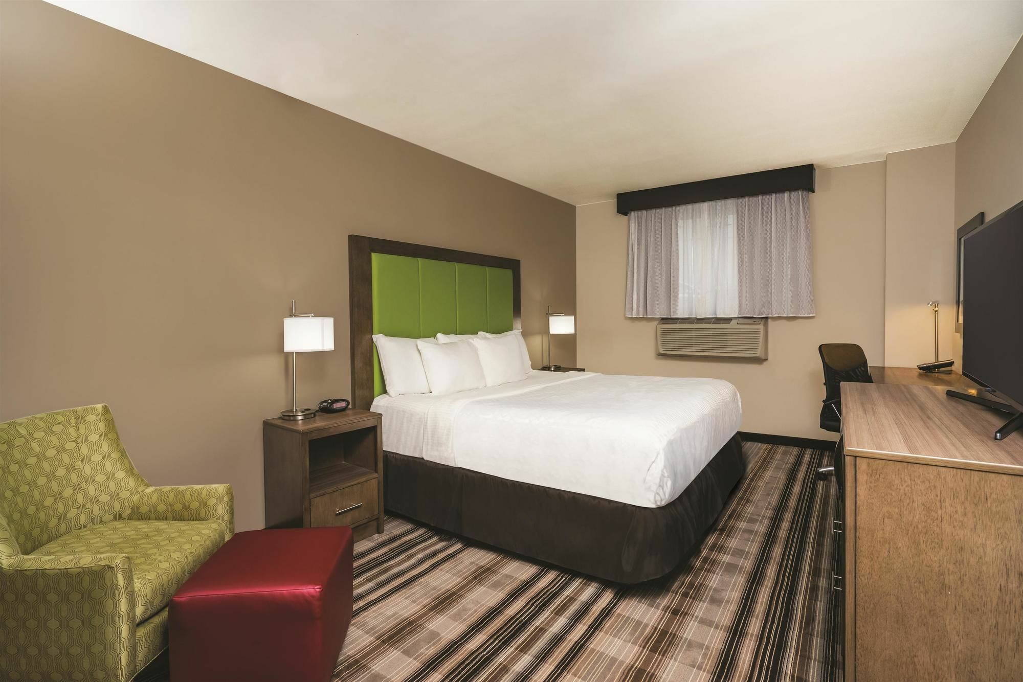 La Quinta By Wyndham Brooklyn Central New York Exterior photo