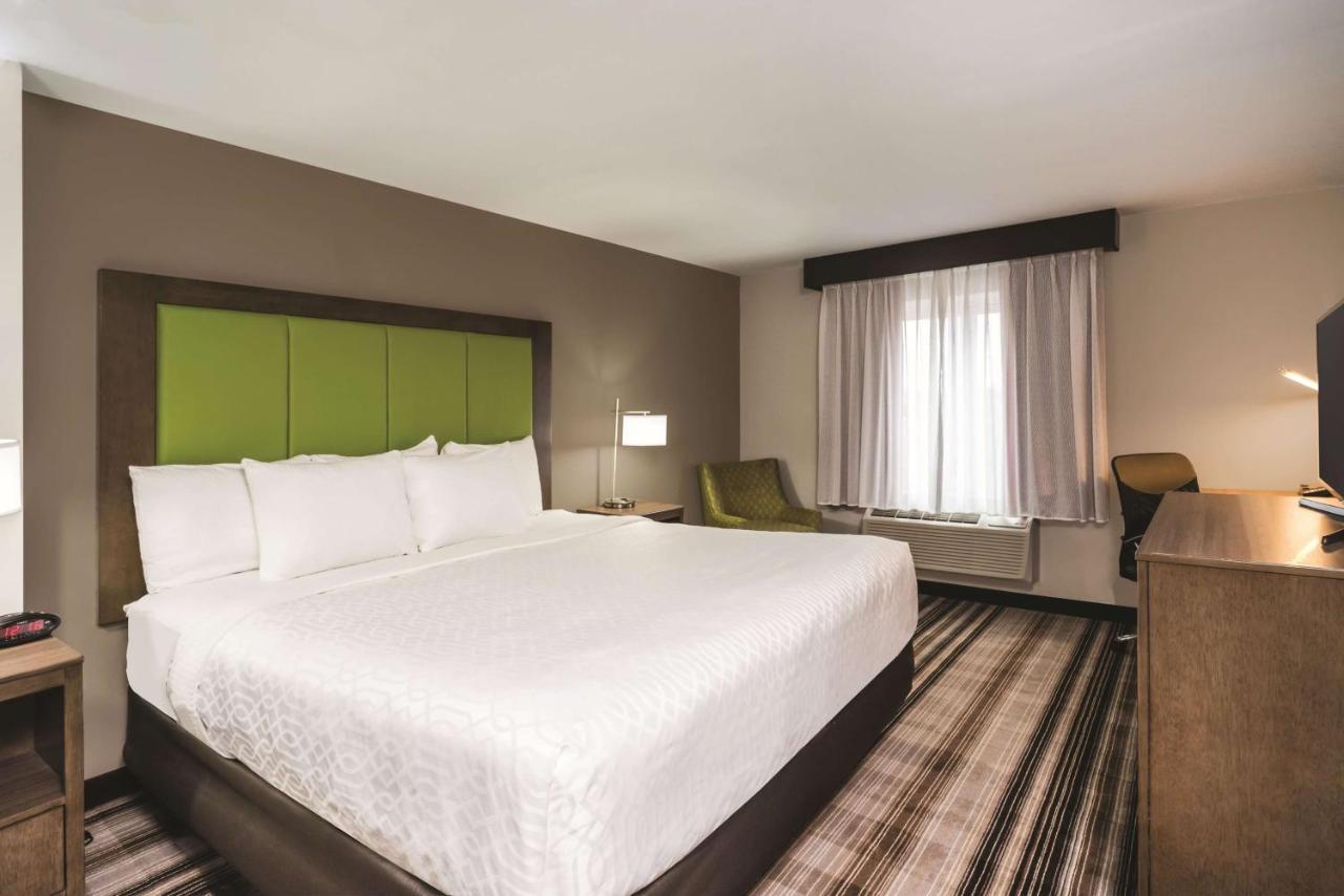 La Quinta By Wyndham Brooklyn Central New York Exterior photo